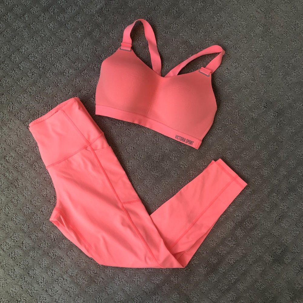 Victoria's Secret Workout Set Knockout Tight and Lightly Lined Bra